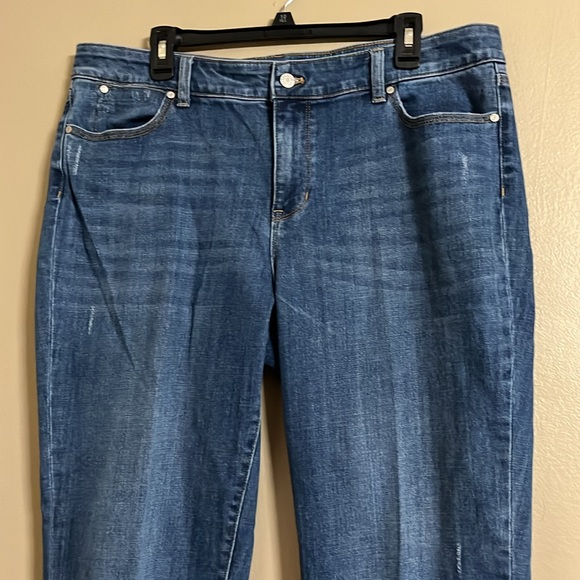 Talbots Medium Wash Distressed Flawless Five Pocket Boyfriend Jeans  Sz 16 - Picture 2 of 8